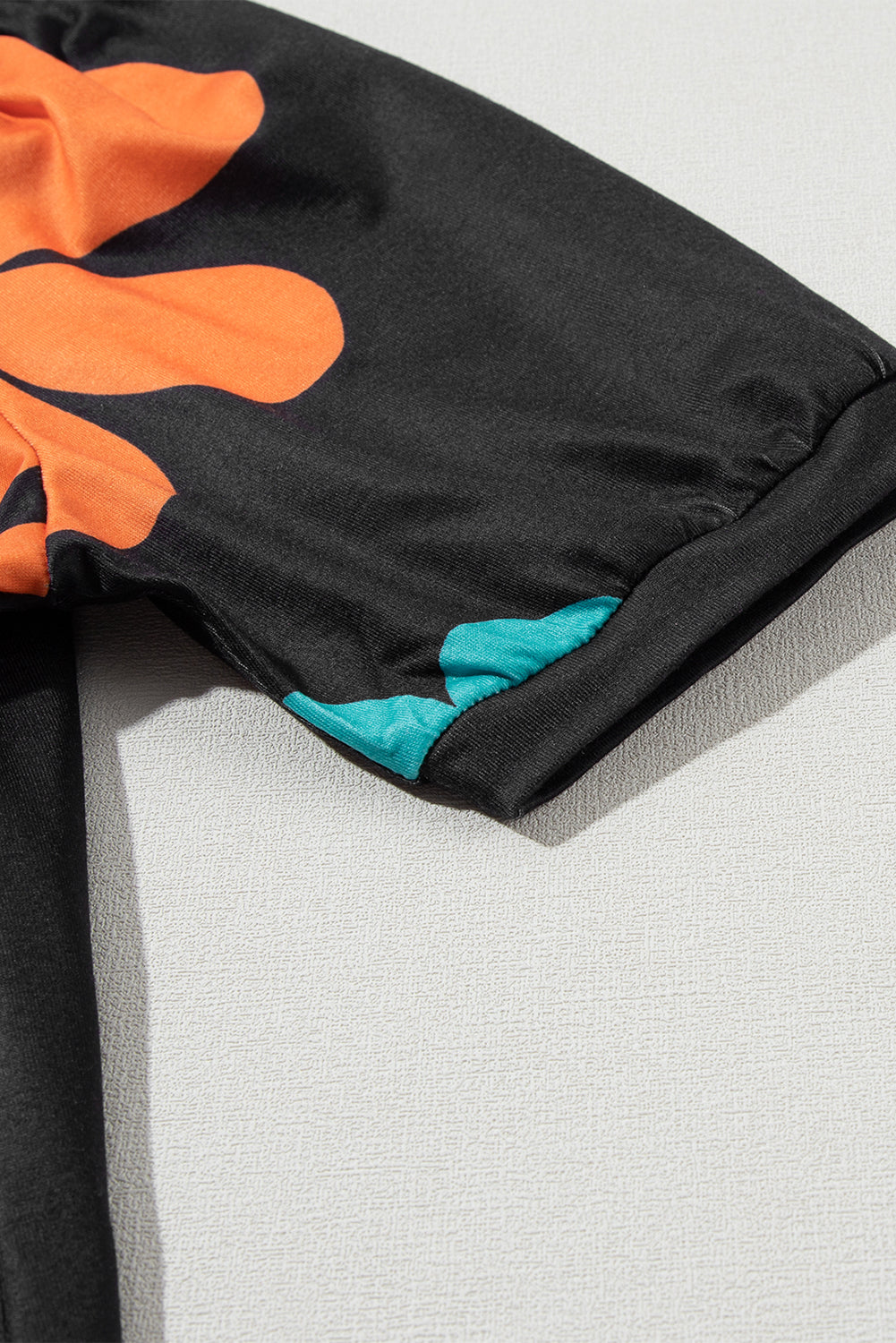 T-shirt à manches bouffantes et imprimé floral noir