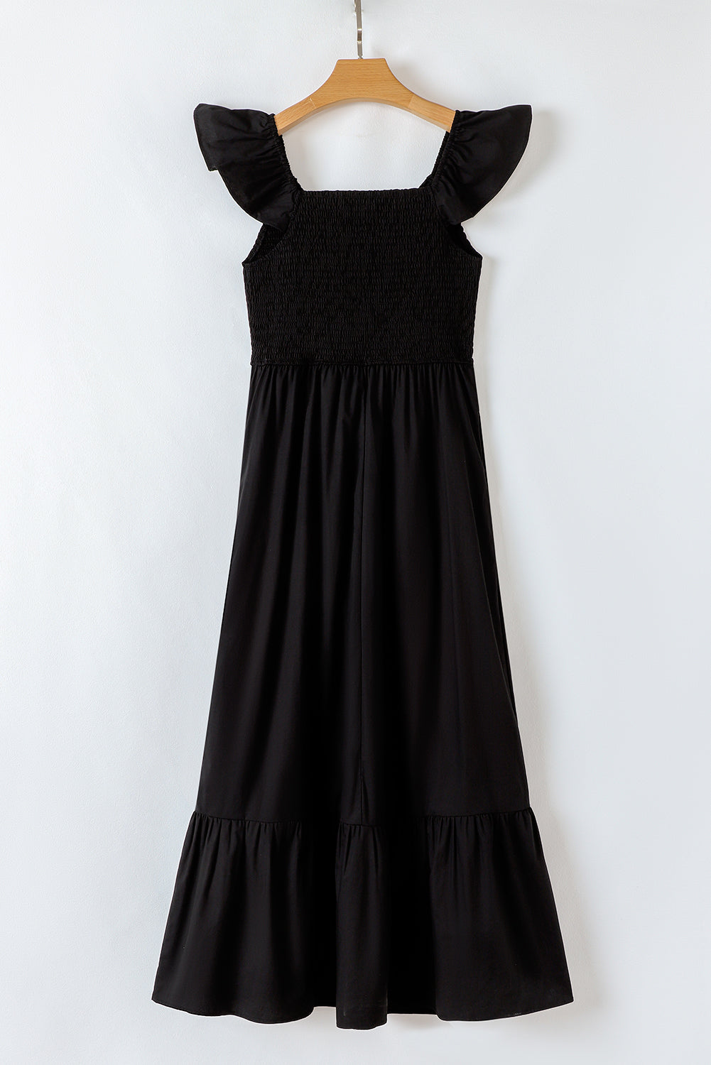 Robe longue noire à volants, col en V, manches flottantes, corsage froncé, taille haute