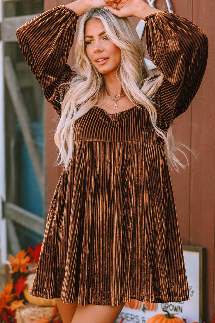 Robe babydoll en velours marron à col carré et lien dans le dos