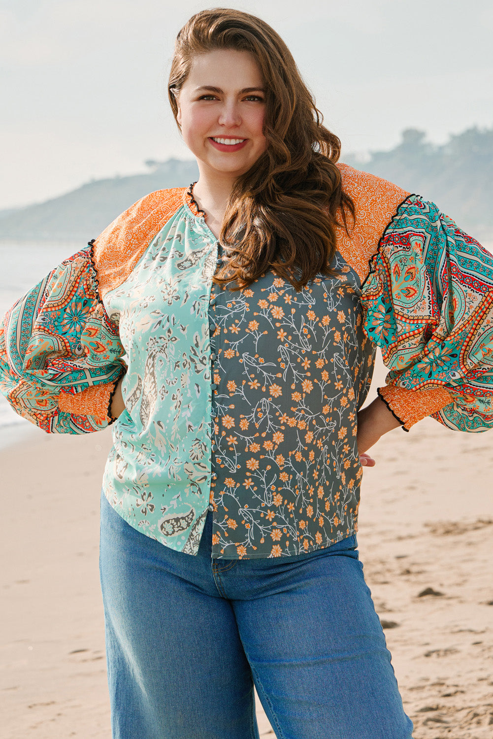 Chemisier vert à manches lanternes et col en V boutonné, motif patchwork floral, grande taille