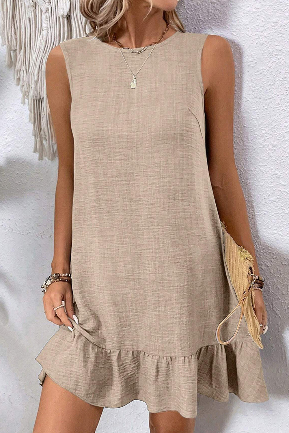 Robe courte sans manches gris fumé à dos échancré et ourlet à volants
