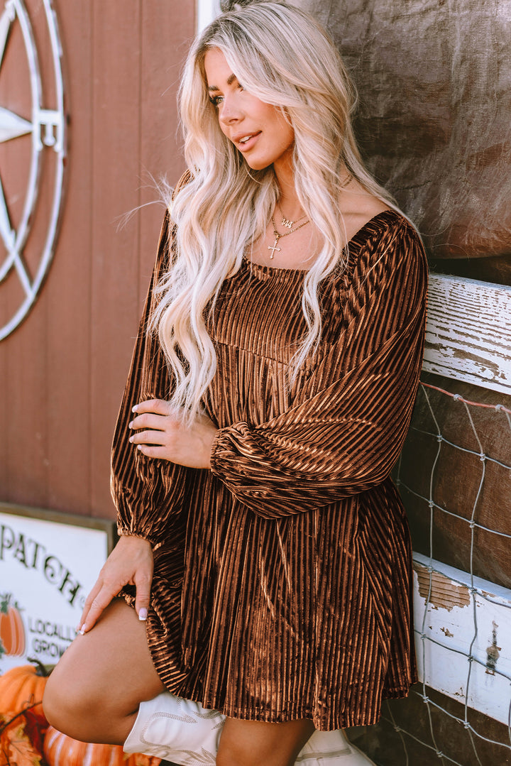 Robe babydoll en velours marron à col carré et lien dans le dos