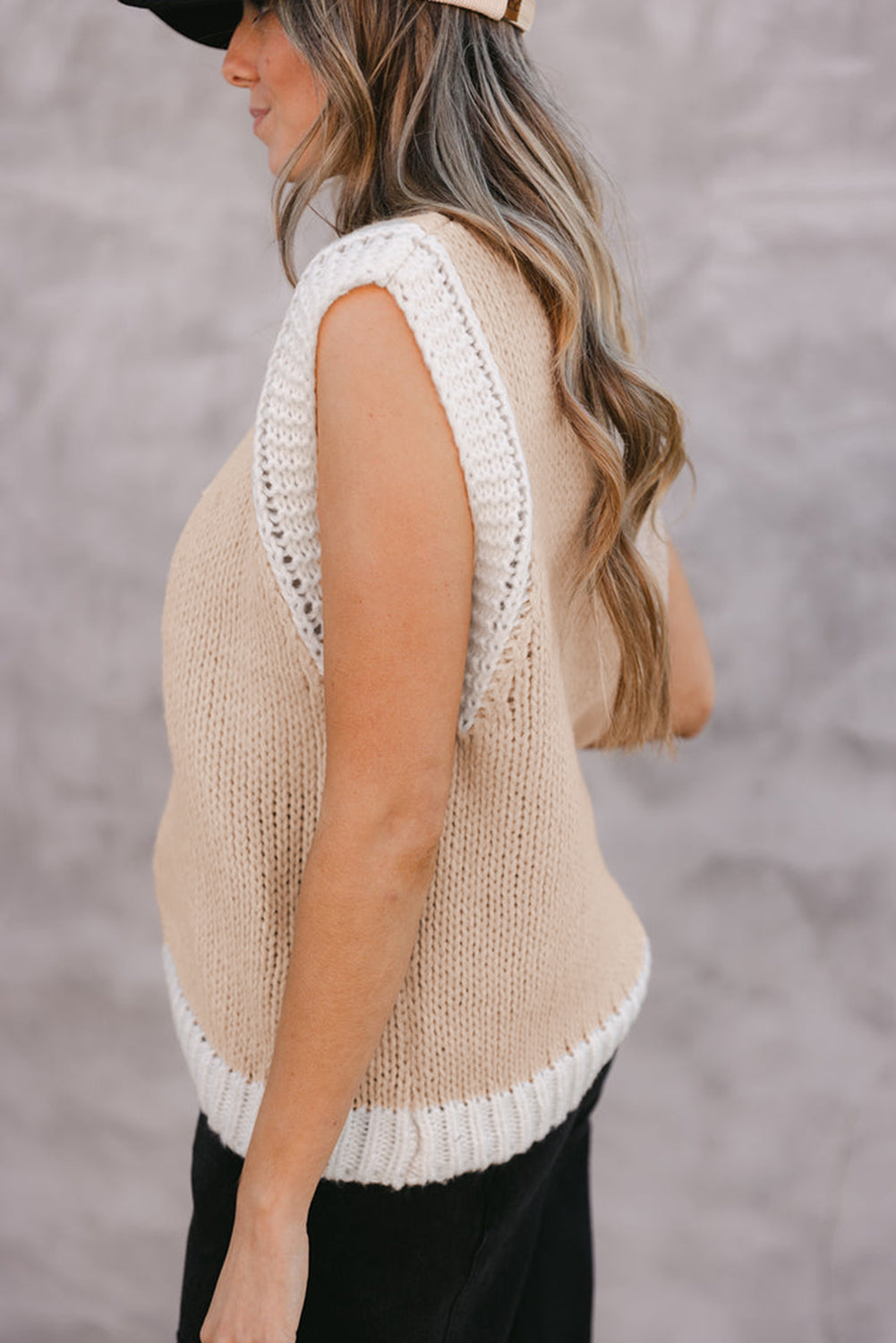 Oatmeal Woven Horseshoe Color Contrast Trim Sweater Vest