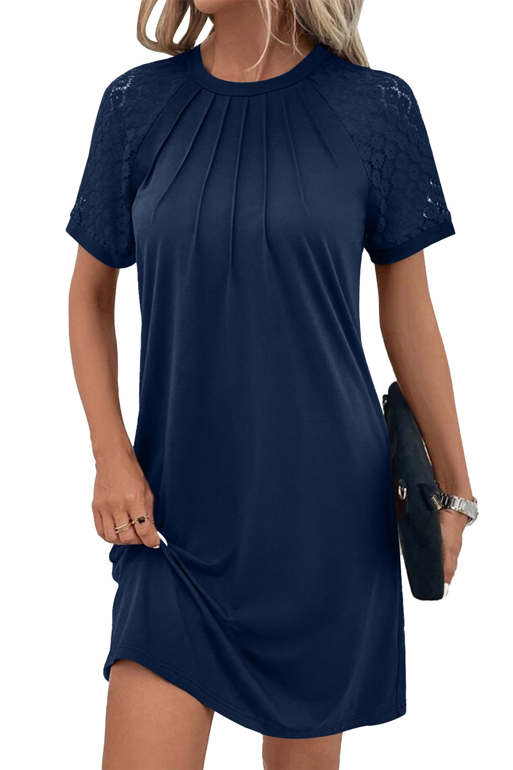 Robe droite bleu marine à manches raglan et détails plissés en dentelle contrastante
