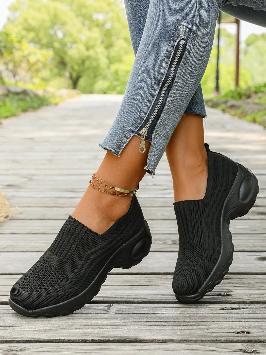 Round Toe Mesh Sneakers