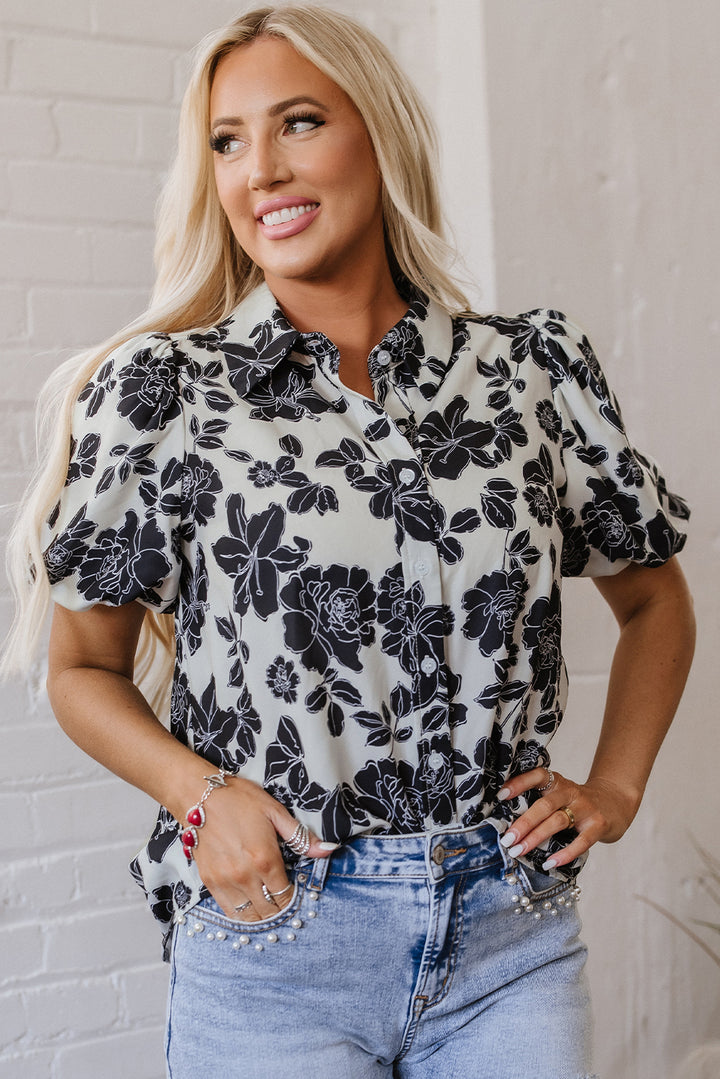 Chemise décontractée noire à manches bouffantes et motif floral