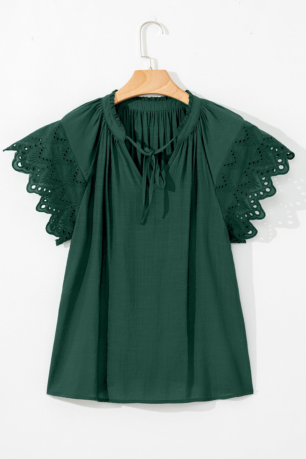 Green Bay 孔眼刺繡袖繫帶 V 領襯衫