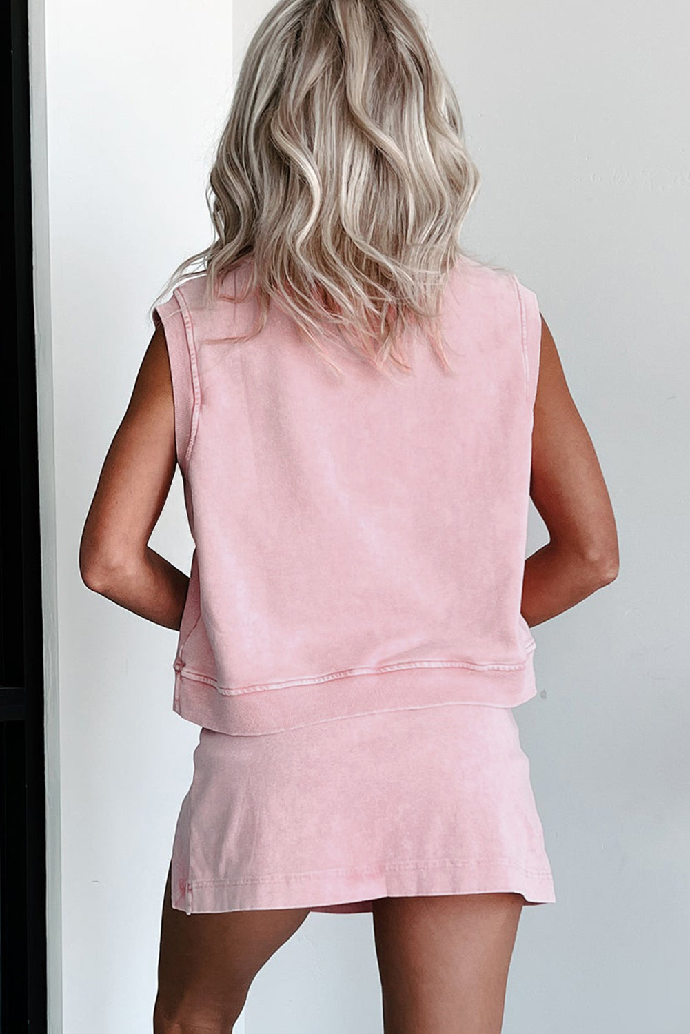 Ensemble 2 pièces rose clair en coton délavé minéral avec débardeur doublé et jupe fendue
