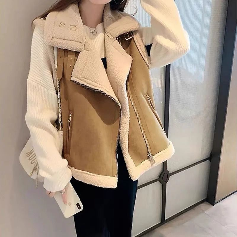 Versatile Outerwear Vest For Women To Layer And Style In Various Ways