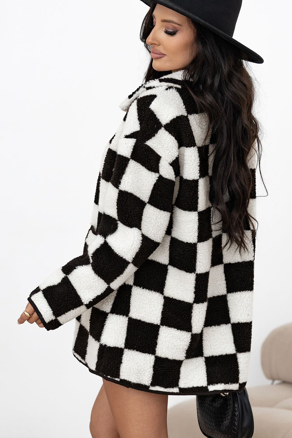Veste polaire boutonnée à col et poches latérales à carreaux noirs