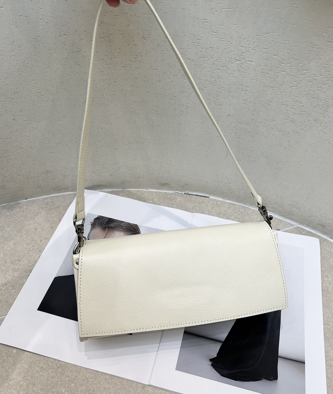 New Genuine Leather Women's Bag, High-End Feel Baguette Bag, Niche Design Shoulder And Underarm Bag, Light Luxury Crossbody Bag