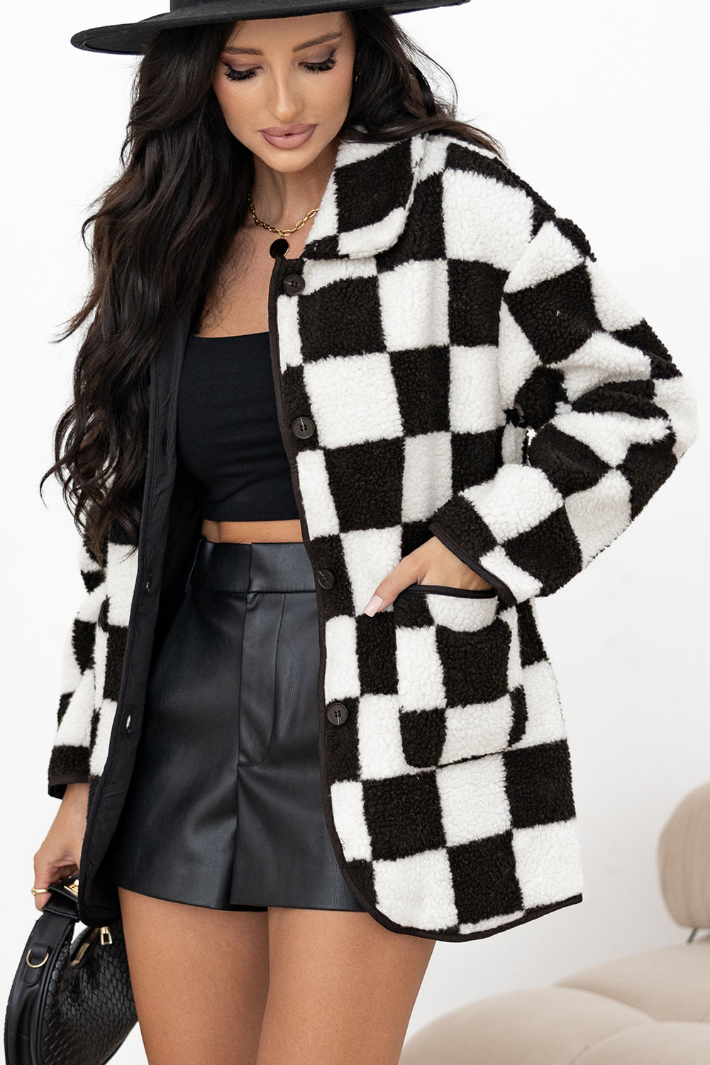 Veste polaire boutonnée à col et poches latérales à carreaux noirs