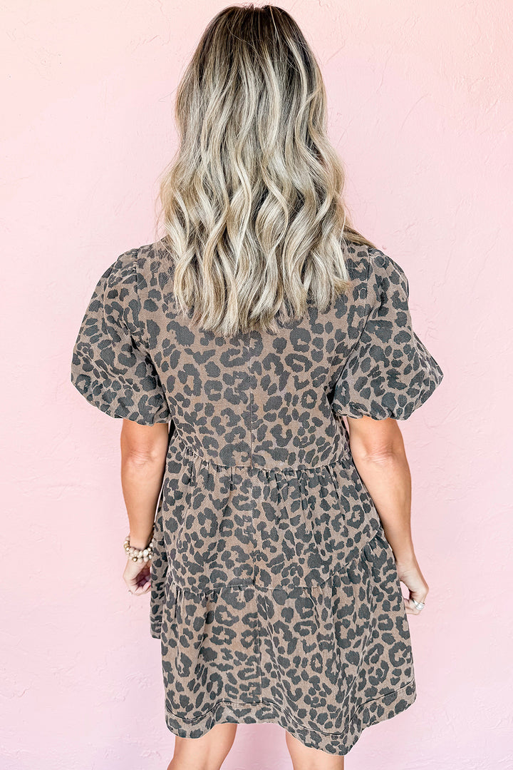 Mini-robe en jean marron à manches courtes bouffantes et imprimé léopard