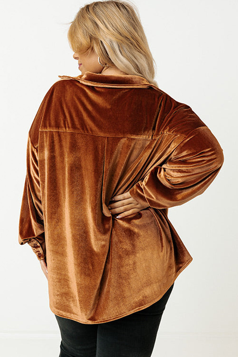 Chemise en velours châtain grande taille avec poche poitrine et épaules tombantes