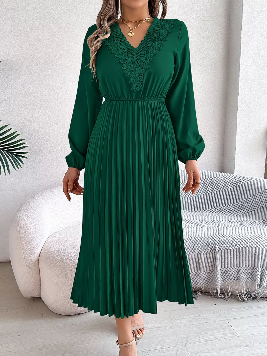 Lace Detail V-Neck Pleated Dress