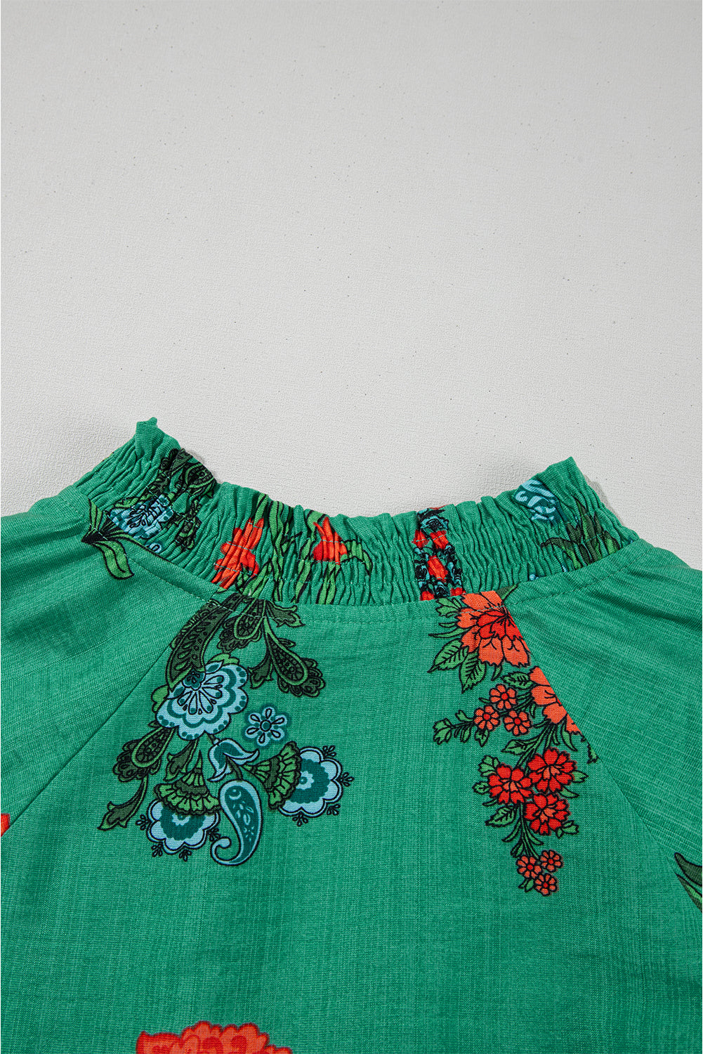 Chemisier à manches courtes et col en V boutonné à imprimé floral vert vif
