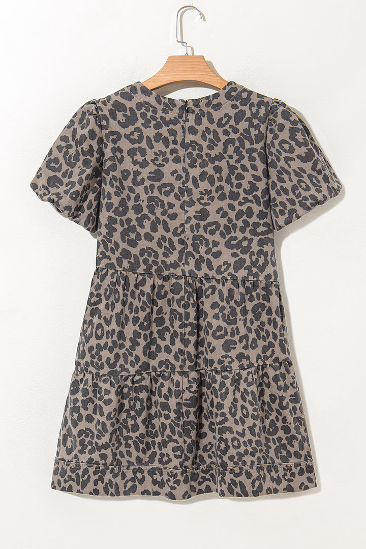 Mini-robe en jean marron à manches courtes bouffantes et imprimé léopard
