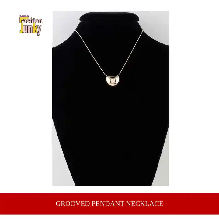 Grooved Pendant Necklace by@Outfy